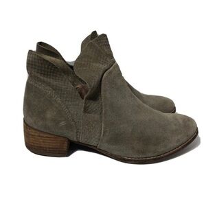 Seychelles taupe suede booties. Size 7